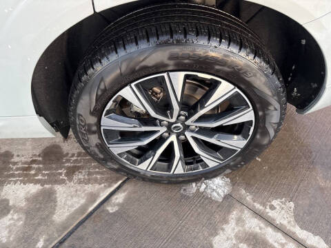 2025 Volvo XC60 B5 Plus Dark Theme