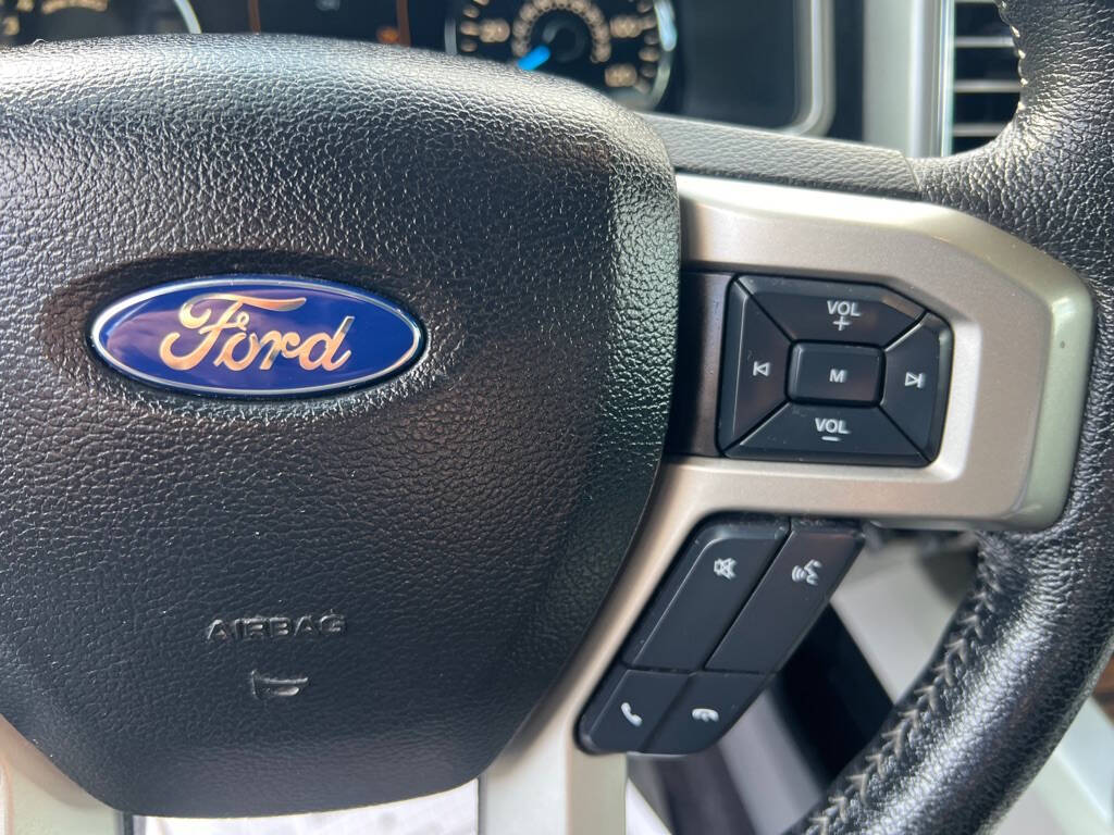 2015 Ford F-150 Lariat photo 25