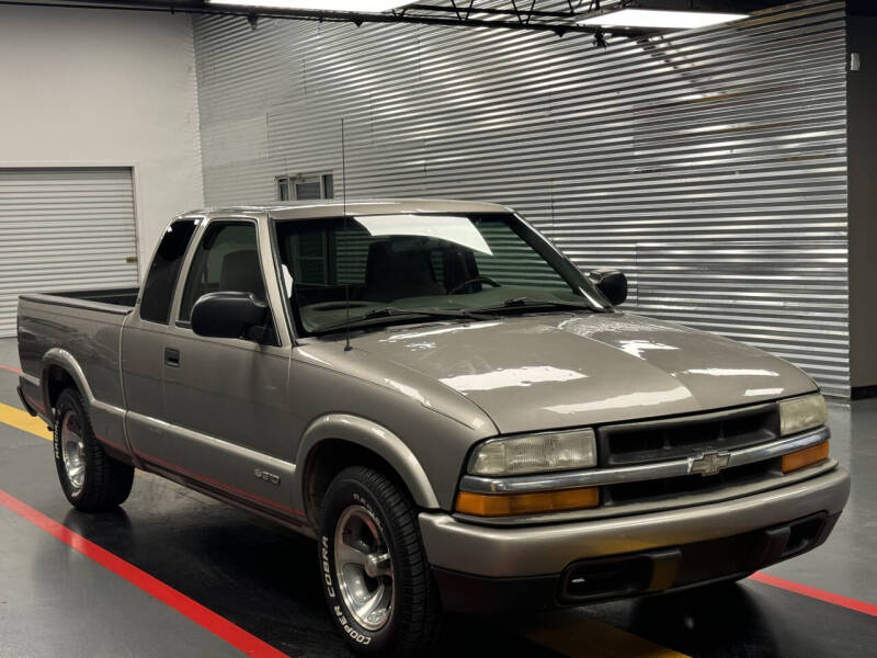 2002 Chevrolet S-10 LS photo 8