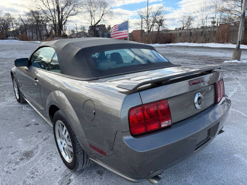 2005 Ford Mustang GT Premium