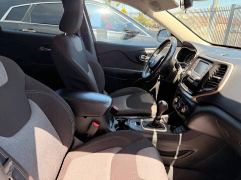 2016 Jeep Cherokee Sport