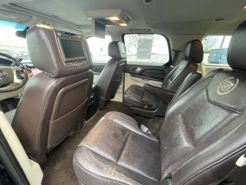 2013 Cadillac Escalade Platinum Edition