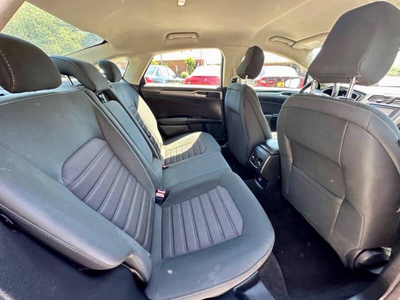 2020 Ford Fusion SE