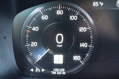 2016 Volvo XC90 T6 Momentum