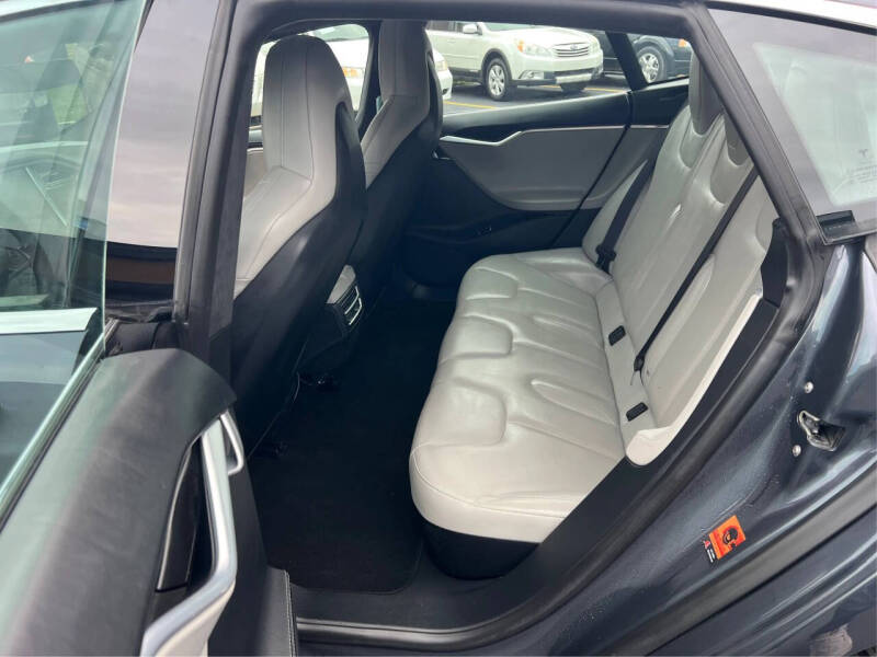 2015 Tesla Model S 70D