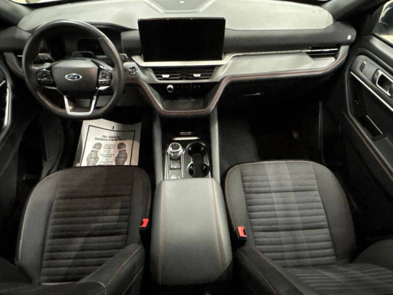 2025 Ford Explorer ST-Line