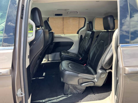 2017 Chrysler Pacifica Touring-L