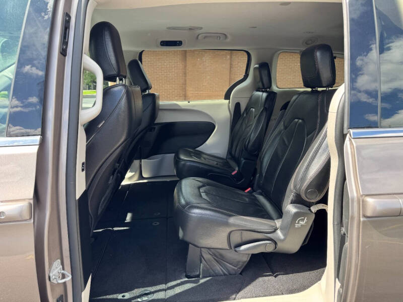 2017 Chrysler Pacifica Touring-L