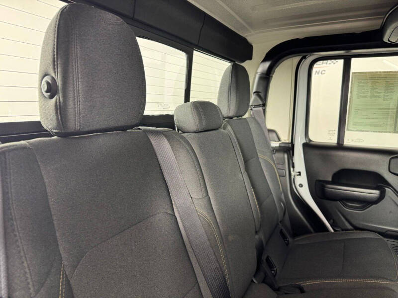 2024 Jeep Gladiator Sport