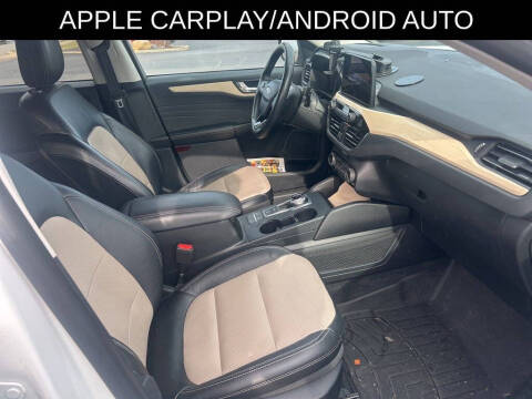 2022 Ford Escape Titanium