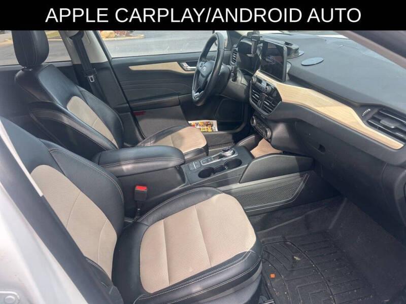 2022 Ford Escape Titanium