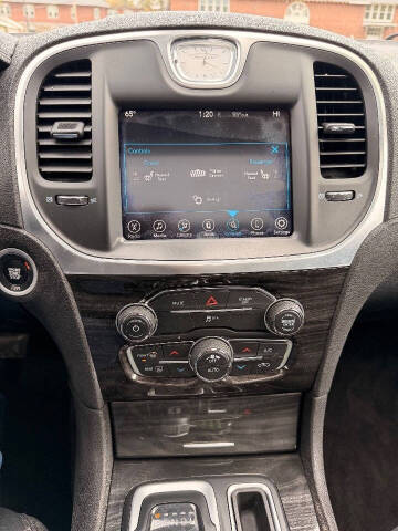 2017 Chrysler 300 Limited