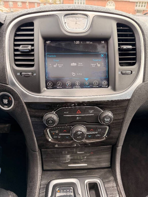 2017 Chrysler 300 Limited