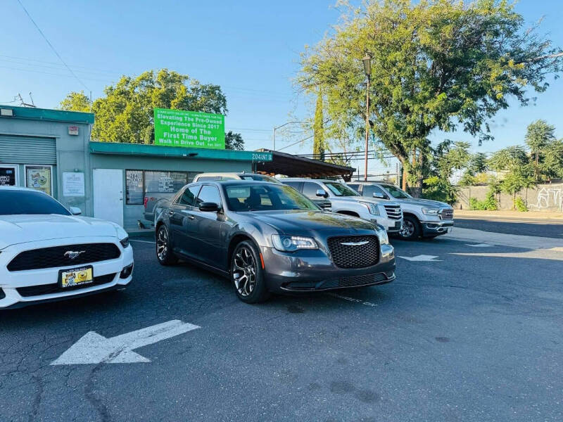 2018 Chrysler 300 Touring