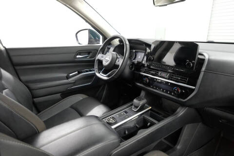 2024 Nissan Pathfinder SL