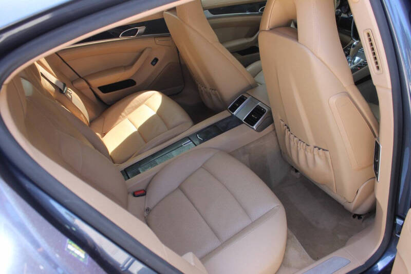 2014 Porsche Panamera 4