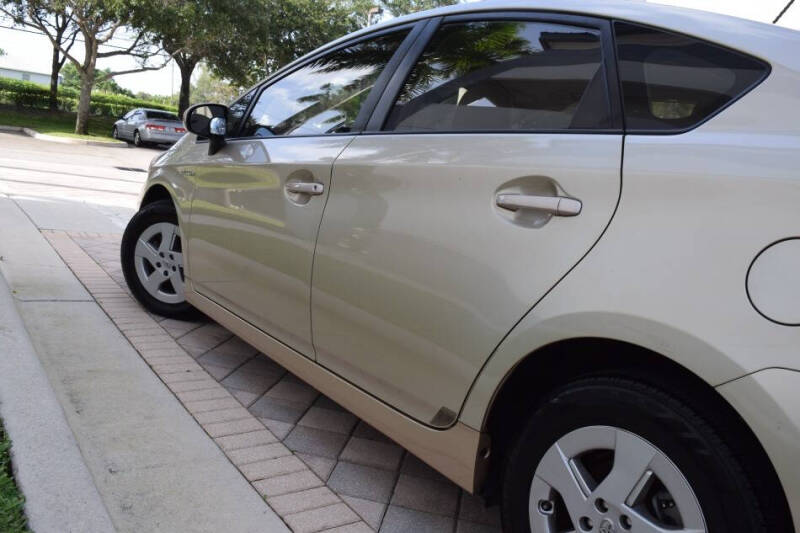2010 Toyota Prius III
