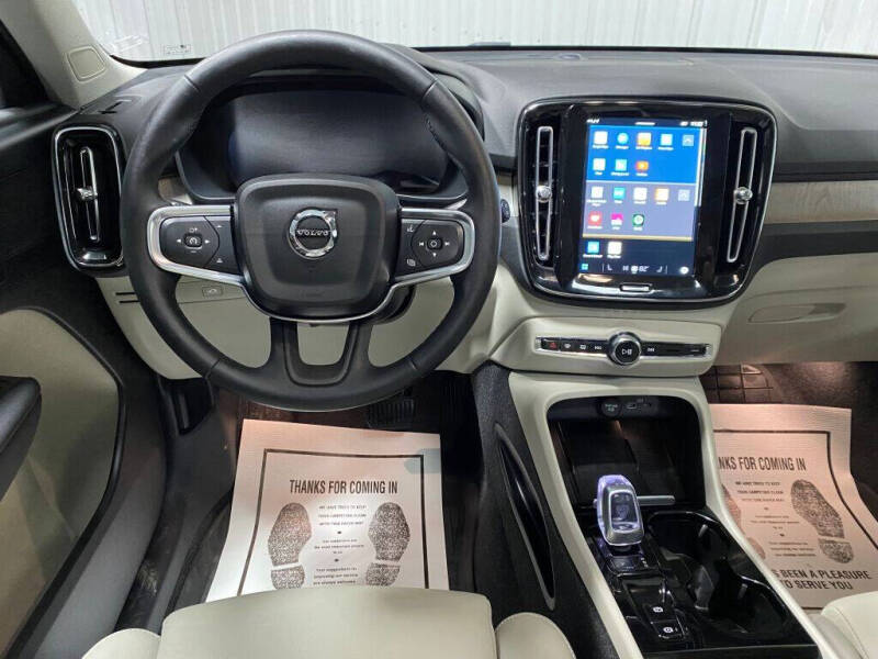 2024 Volvo XC40 B5 Plus Bright Theme