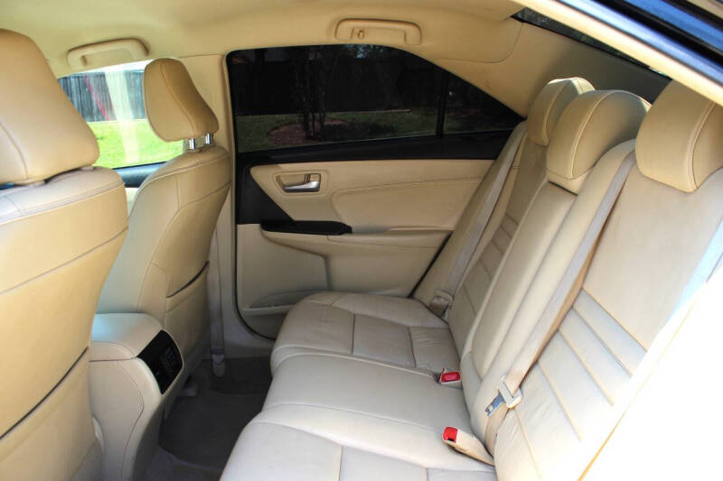 2015 Toyota Camry XLE - Photo 11