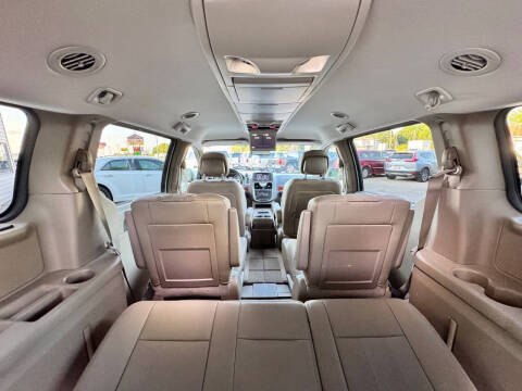 2016 Chrysler Town and Country Touring