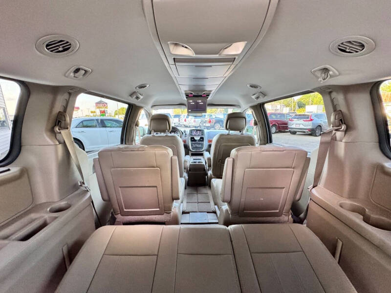 2016 Chrysler Town and Country Touring