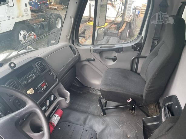 2012 Freightliner Business class M2