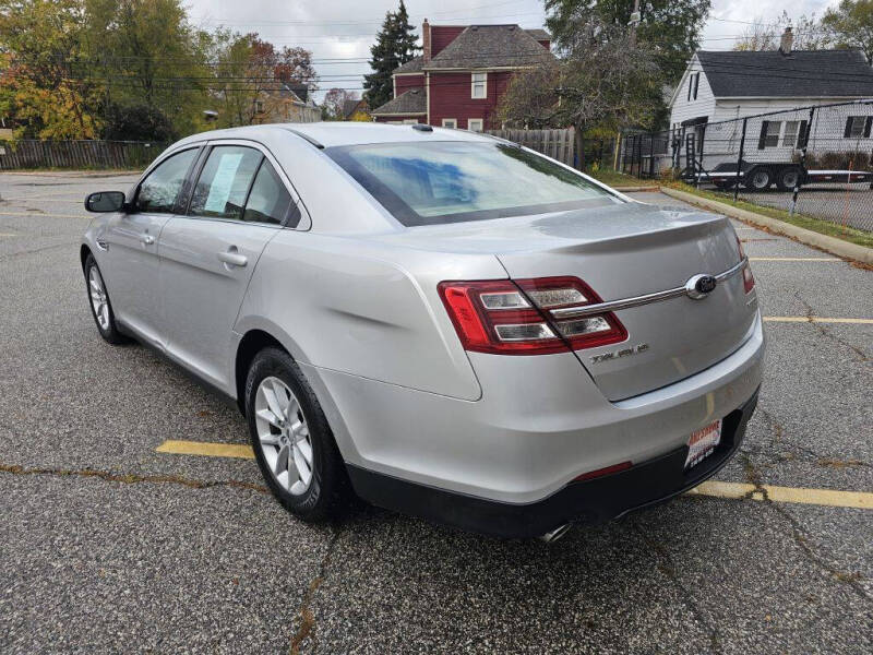 2015 Ford Taurus