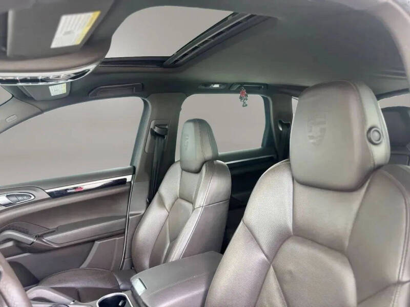 2017 Porsche Cayenne Platinum Edition