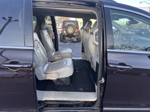 2017 Chrysler Pacifica Touring-L