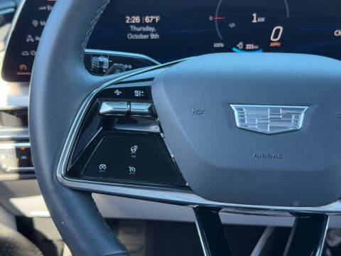 2024 Cadillac LYRIQ Luxury 1