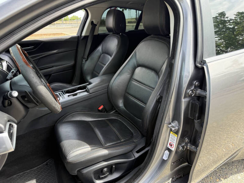 2017 Jaguar XE 25t Prestige