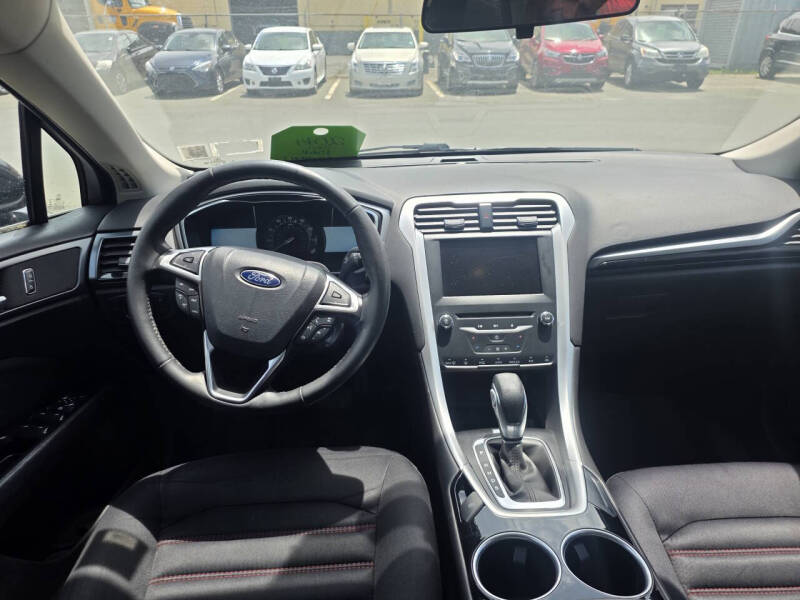 2014 Ford Fusion SE