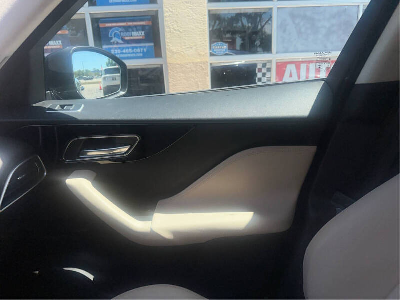 2019 Jaguar F-PACE 25t Premium