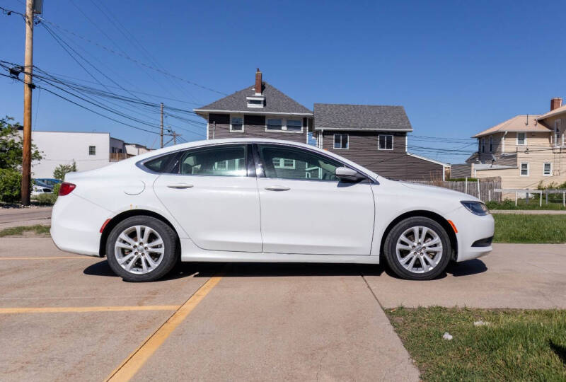 2016 Chrysler 200 LX