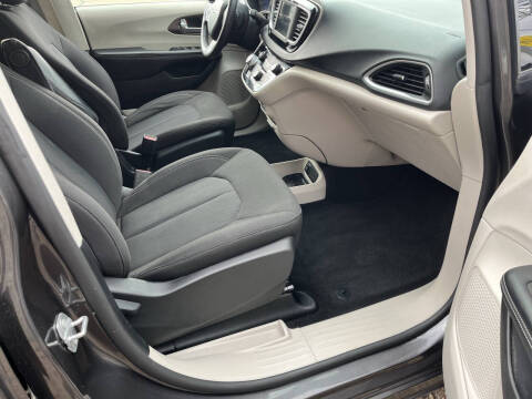 2021 Chrysler Voyager LX