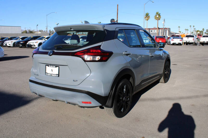 2021 Nissan Kicks SR