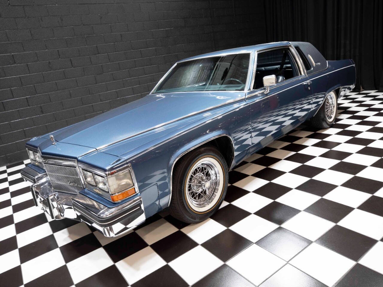 1985 Cadillac Fleetwood Brougham 4