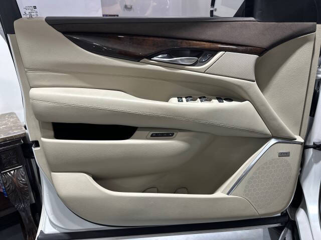 2016 Cadillac Escalade Luxury Collection