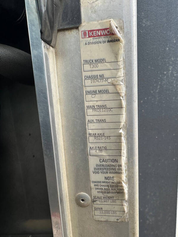 2007 Kenworth T300