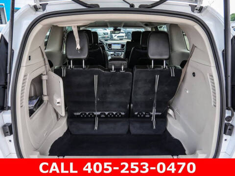 2024 Chrysler Pacifica Plug-In Hybrid Select