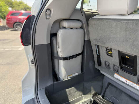 2017 Toyota Sienna XLE Premium 8-Passenger