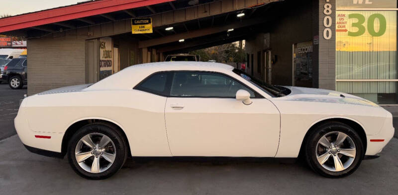 2017 Dodge Challenger SXT