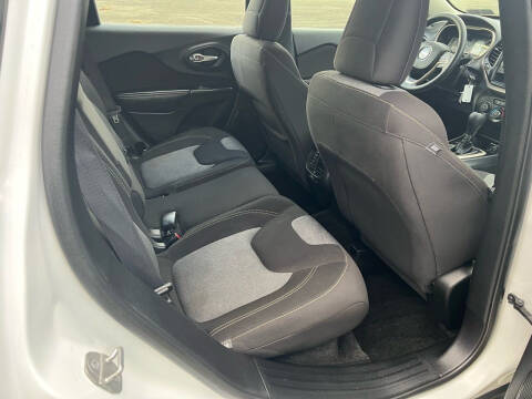 2016 Jeep Cherokee Sport