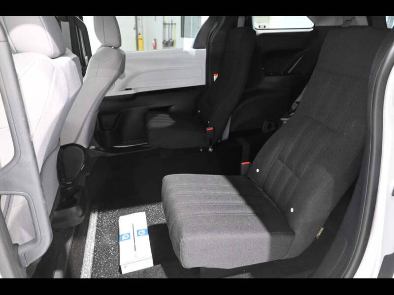 2025 Toyota Sienna LE 8-Passenger