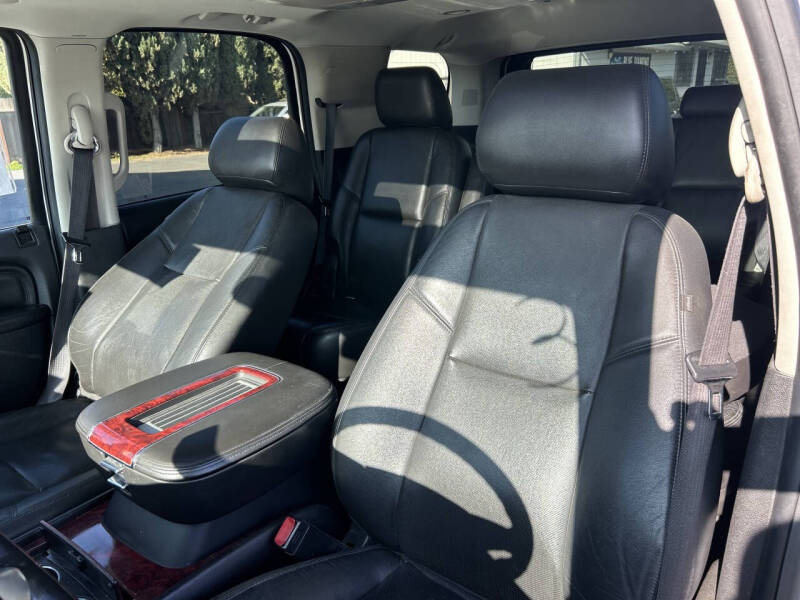 2012 Cadillac Escalade Luxury