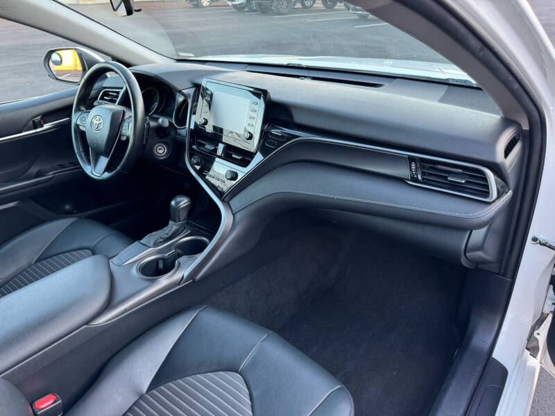 2021 Toyota Camry SE photo 16