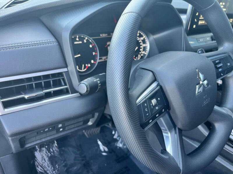 2026 Mitsubishi Outlander ES