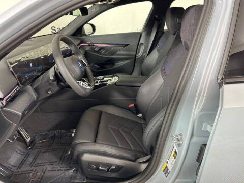 2025 BMW 5 Series 550e xDrive