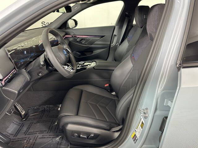 2025 BMW 5 Series 550e xDrive