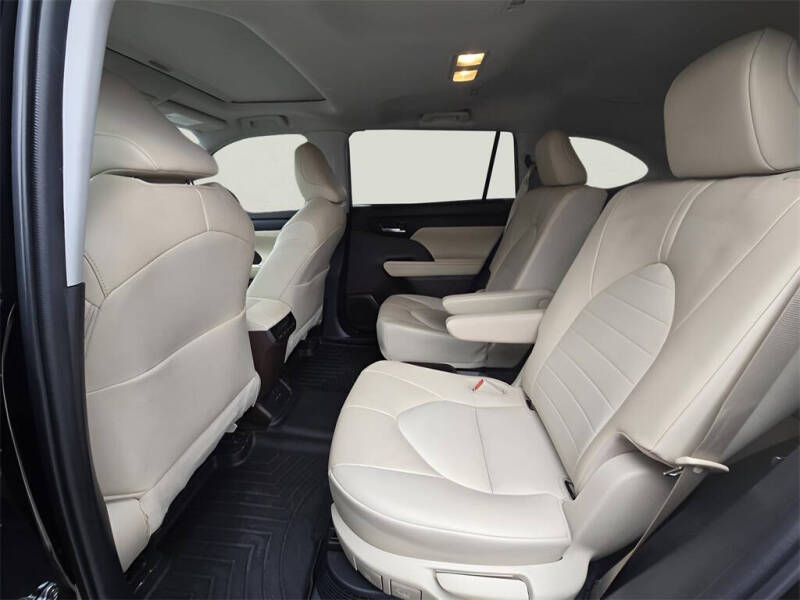 2022 Toyota Highlander Hybrid XLE